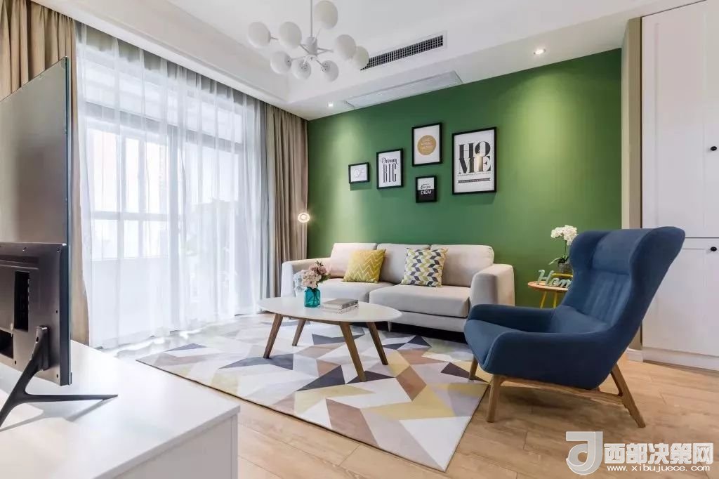 沙發(fā)背景墻選對(duì)裝飾畫，才能美了整個(gè)客廳空間！