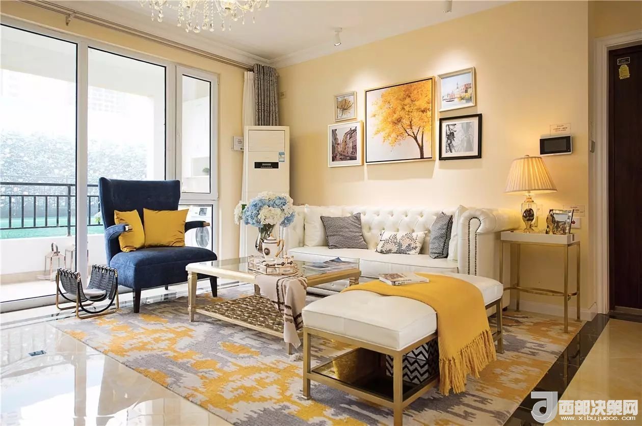 沙發(fā)背景墻選對(duì)裝飾畫，才能美了整個(gè)客廳空間！