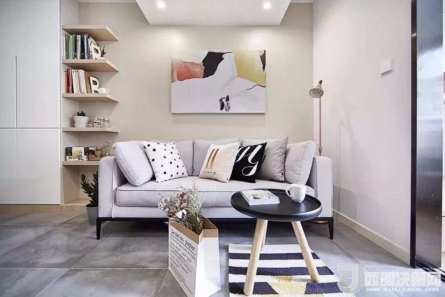 沙發(fā)背景墻選對(duì)裝飾畫，才能美了整個(gè)客廳空間！