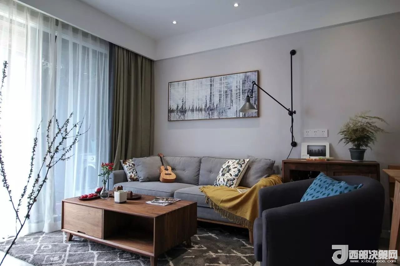 沙發(fā)背景墻選對(duì)裝飾畫，才能美了整個(gè)客廳空間！
