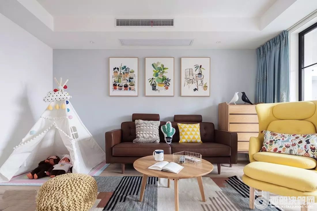 沙發(fā)背景墻選對(duì)裝飾畫，才能美了整個(gè)客廳空間！