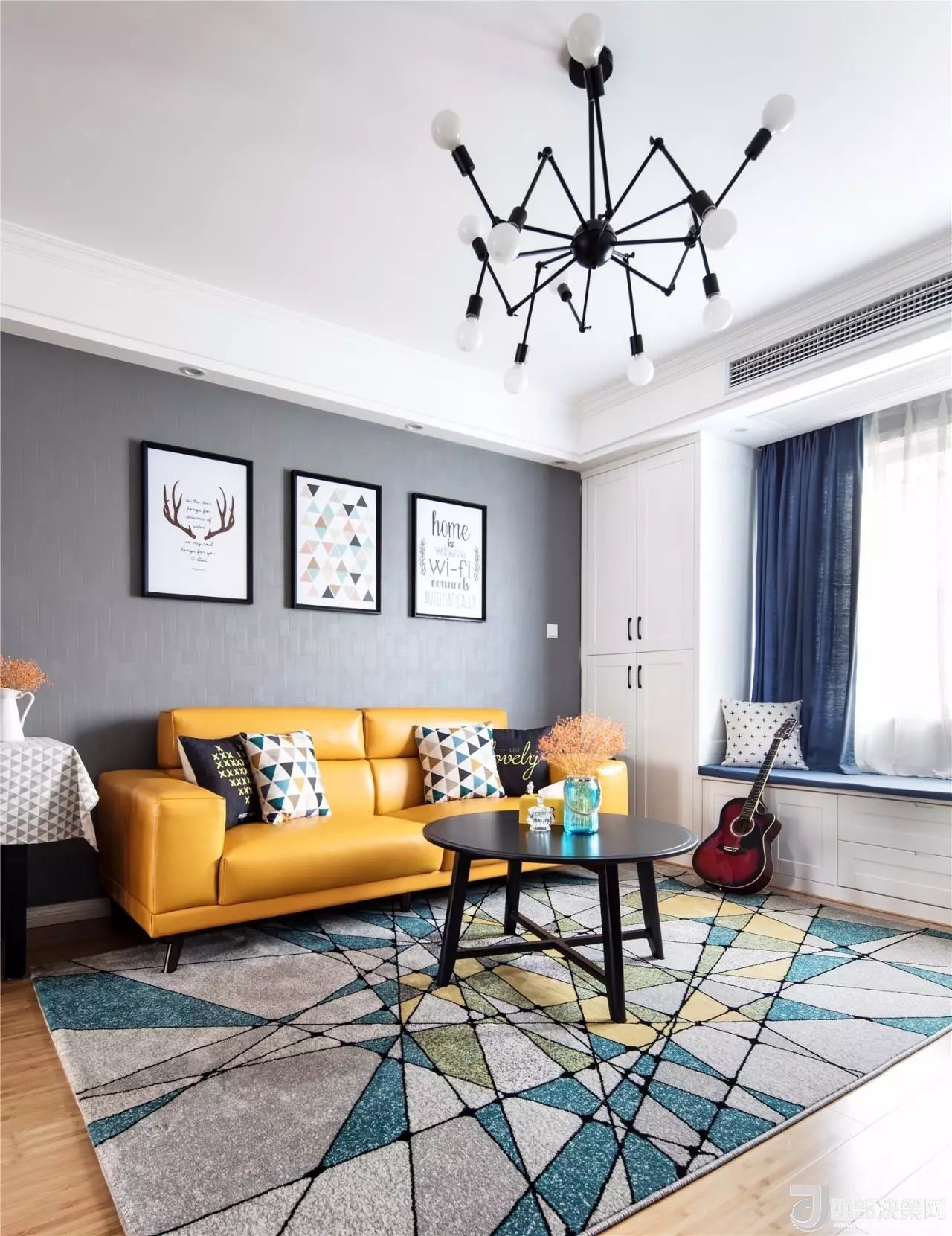 沙發(fā)背景墻選對(duì)裝飾畫，才能美了整個(gè)客廳空間！