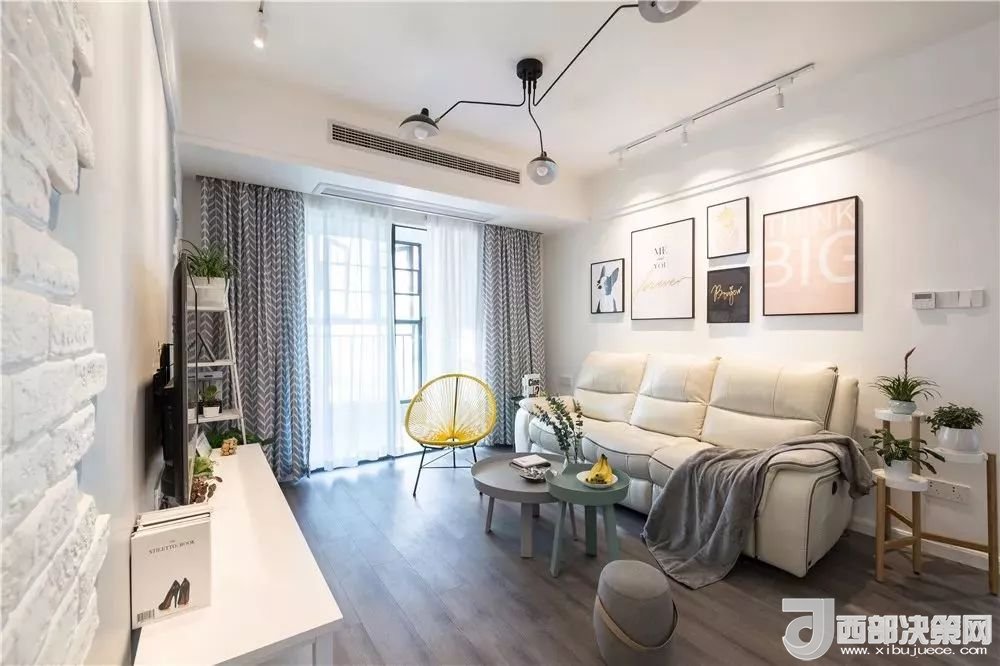 沙發(fā)背景墻選對(duì)裝飾畫，才能美了整個(gè)客廳空間！