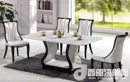 喜歡白色餐桌 但椅子該如何搭配？