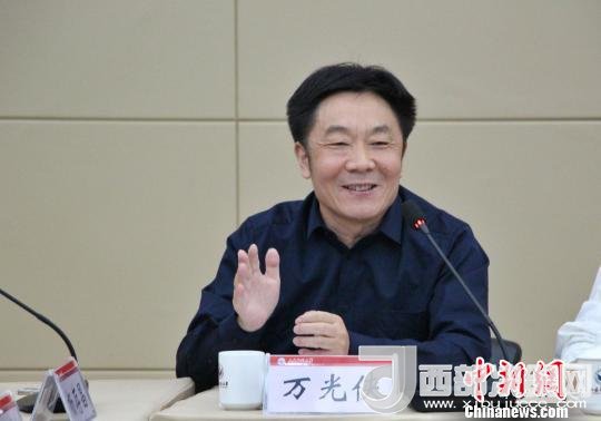 圖為山東師范大學(xué)副校長(zhǎng)萬(wàn)光俠在開(kāi)幕式上發(fā)言?！≮w曉 攝