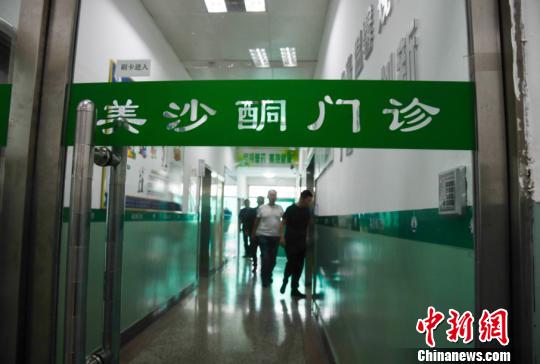 有數(shù)據(jù)顯示，十年來(lái)，山西省司法行政戒毒系統(tǒng)累計(jì)收治戒毒人員總數(shù)6萬(wàn)余人。截至目前，在冊(cè)強(qiáng)制隔離戒毒人員、自愿戒毒人員、戒毒康復(fù)人員、美沙酮維持治療人員共1.2萬(wàn)余人。　王建軍 攝