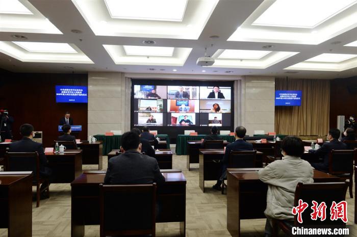 青羊區(qū)2020年重大項(xiàng)目在線集中簽約儀式現(xiàn)場。青羊區(qū)委宣傳部供圖