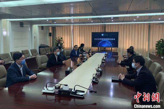 寧夏大學(xué)2020年春季首場(chǎng)綜合類(lèi)“網(wǎng)絡(luò)雙選會(huì)”現(xiàn)場(chǎng)?！±钆迳?攝