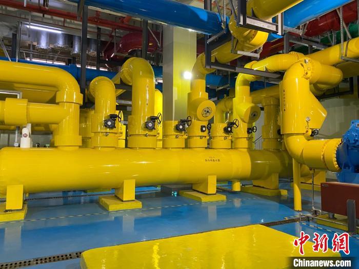 圖為中國移動云南數(shù)據(jù)中心冷卻系統(tǒng)。　王旌亞 攝