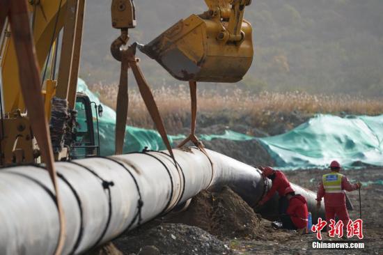 資料圖：天然氣管道施工現(xiàn)場。<a target='_blank'  data-cke-saved- >中新社</a>記者 蘇丹 攝