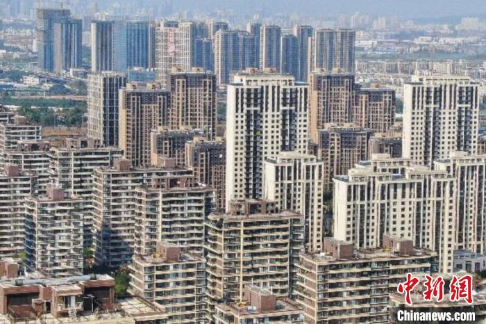 房地產(chǎn)行業(yè)作為特殊的商品銷售業(yè)，受疫情影響，一些企業(yè)資金回籠困難，亟待金融和稅務(wù)部門的政策支持?！°蟛?攝