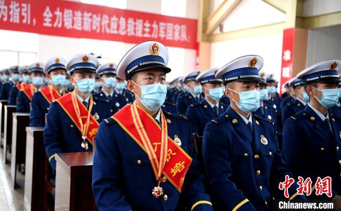 授銜表彰儀式現(xiàn)場?！⒅铱?攝