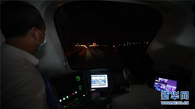 (圖文互動(dòng))(2)中國(guó)首列商用磁浮2.0版列車(chē)成功完成達(dá)速測(cè)試