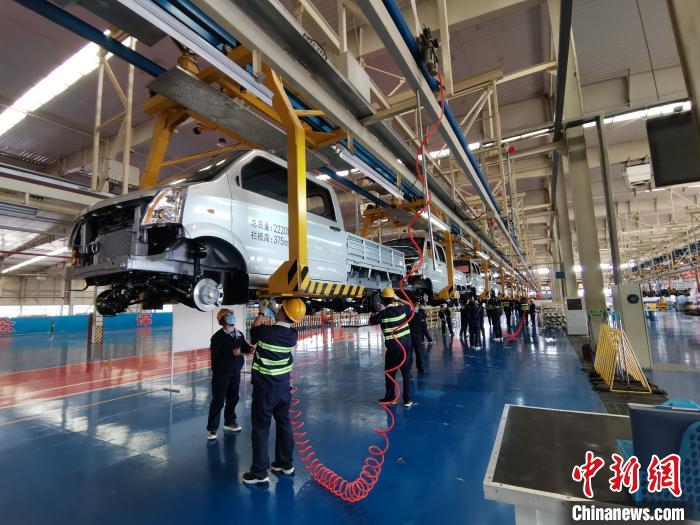 4月初，成功汽車全面復(fù)工復(fù)產(chǎn)。尤其是隨著疫情得到控制，該公司的生產(chǎn)力度也不斷加大。　高飛 攝