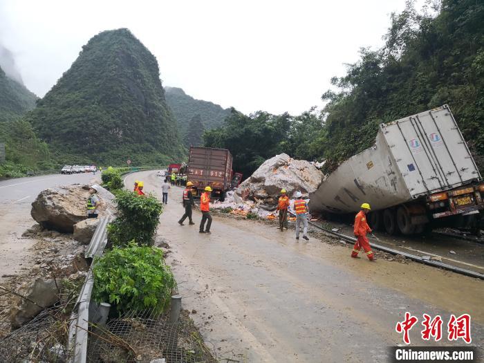 事故現(xiàn)場(chǎng)?！↑S鵬 攝