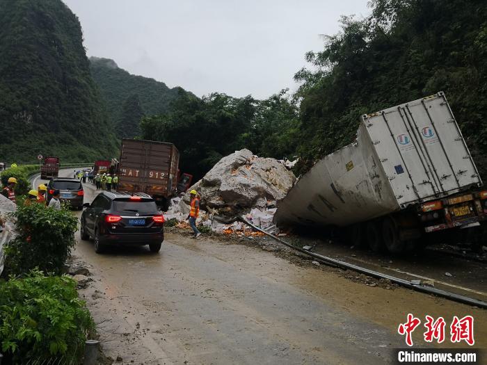 事故現(xiàn)場(chǎng)?！↑S鵬 攝