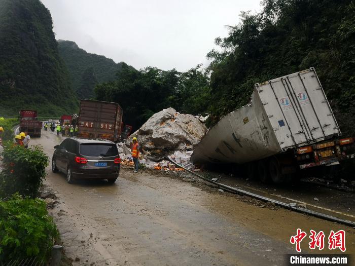 事故現(xiàn)場(chǎng)?！↑S鵬 攝