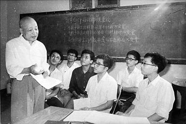 舍我其誰報國志，碧血丹心愛國情