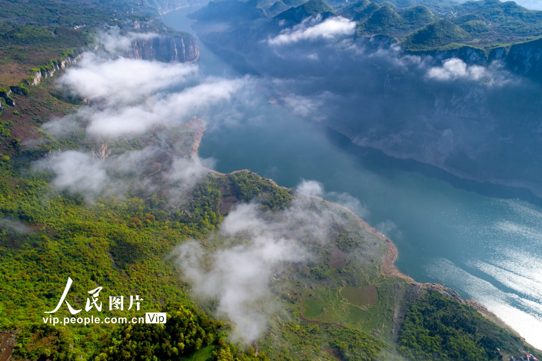 2022年4月3日拍攝的貴州省黔西市新仁苗族鄉(xiāng)境內的烏江一級支流六沖河。